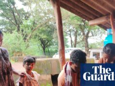 A força de trabalho dispersa da Índia: o chatbot que mantém as famílias em contato durante emergências A força de trabalho dispersa da Índia: o chatbot que mantém as famílias em contato durante emergências