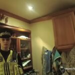 Uma dúzia de policiais de Hertfordshire chegaram à casa do chefe de TI Sam Smith depois que a força recebeu reclamações de dois membros do grupo do Facebook