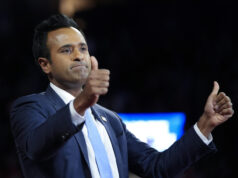 A impopularidade de Trump pode virar este estado vermelho O senador norte-americano Sherrod Brown, D-Ohio, fala com apoiadores em um comício de campanha, sábado, 5 de outubro de 2024, em Cincinnati. (Foto AP/Jeff Dean)