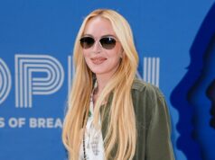 A jaqueta Barn de Lindsay Lohan está dando a Hallie Parker da melhor maneira jaqueta de bebê