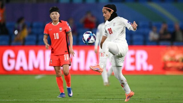 A jogadora iraniana Sara Didar contém as lágrimas ao responder A jogadora iraniana Sara Didar contém as lágrimas ao responder a uma pergunta relacionada à guerra na Copa Asiática Feminina