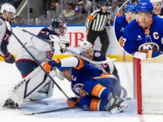 A ligação controversa dos Islanders traz de volta memórias assustadoras dos Blue Jackets quase um ano depois Anders Lee (27), dos Islanders, ultrapassou o goleiro Jet Greaves (73) do Columbus Blue Jackets, no que inicialmente marcou um gol, mas foi revertido no terceiro período em 22 de março de 2026.