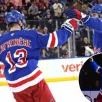 Mika Zibanejad (à direita) parabeniza Alexis Lafrenière após um de seus três gols na vitória do Rangers por 4 a 0 sobre o Flames em 10 de março de 2026, no Garden.