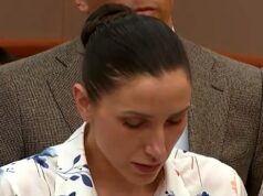 A mãe da autora do luto, Kouri Richins, é considerada culpada de assassinar o marido ao envenenar seu Moscow Mule Kouri Richins ofegou silenciosamente e baixou a cabeça assim que o juiz Richard Mrazik leu a sua condenação que a considerava culpada do assassinato do pai de seus três filhos, Eric Richins.