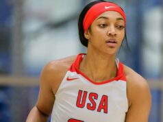A mãe de Angel Reese expressa frustração após quase expulsão do time dos EUA Team USA forward Angel Reese