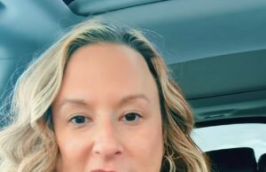 A mãe estrela do TikTok está com ‘morte cerebral’ após uma abdominoplastia aos 47 anos A mãe estrela do TikTok, Rachel Tussey, 47, está supostamente com 'morte cerebral' após sofrer complicações após um procedimento de abdominoplastia que ela documentou para milhares de seguidores online