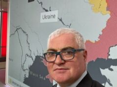 À medida que a América proíbe roteadores Wi-Fi fabricados no exterior por motivos de segurança nacional, especialistas revelam por que o Reino Unido DEVE fazer o mesmo Phil Ingram disse que o Reino Unido deveria implementar uma proibição semelhante aos roteadores Wi-Fi construídos no exterior como nos EUA e estar mais consciente da espionagem de cultivo de dados em geral. Ele foi um oficial sênior da inteligência militar britânica por 26 anos