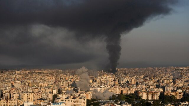 À medida que a liderança do Irão muda no meio À medida que a liderança do Irão muda no meio da guerra, o Hezbollah tenta restabelecer o equilíbrio: especialista