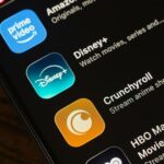 À medida que as taxas de assinatura de streaming aumentam, mais consumidores optam por pagar menos e assistir a anúncios