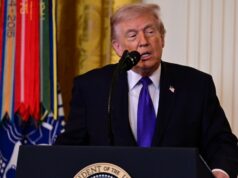 A mensagem confusa de Donald Trump sobre o Irã engrossa a névoa da guerra | Análise Trunfo