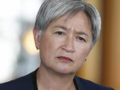 A ministra das Relações Exteriores, Penny Wong, diz que a Austrália está considerando ajuda militar aos estados do Golfo Líder do Governo no Senado e Ministra dos Negócios Estrangeiros Penny Wong durante uma conferência de imprensa no Parlamento em Canberra na quarta-feira, 4 de março de 2026. fedpol Foto: Alex Ellinghausen