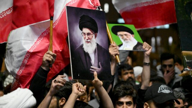 A morte de Khamenei abre um capítulo incerto para a teocracia entrincheirada do Irão
