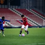 A noite difícil de Diego Leon para os sub-21 do Manchester United contra o Chelsea prova que ele está no lugar certo