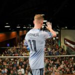 O atacante do Earthquakes, Preston Judd, comemora seu gol aos 24 minutos contra o Atlanta United FC - CREDITO Lyndsay Radnedge - ISI Photos