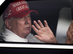 A nova mensagem intermediária do House GOP é um verdadeiro perdedor Apoiadores do presidente Donald Trump aguardam sua chegada para um comício de campanha no BOK Center, sábado, 20 de junho de 2020, em Tulsa, Oklahoma. (AP Photo/Evan Vucci)