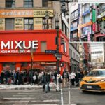 Uma cafeteria Mixue na Broadway em Koreatown, Nova York, com uma longa fila de clientes do lado de fora.