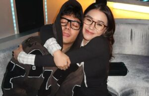 A oração de Haru Reza Arap no 40º diário de Lula Lahfah pede aos fãs que enviem Al-Fatihah para sua amante A oração de Haru Reza Arap no 40º diário de Lula Lahfah pede aos fãs que enviem Al-Fatihah para sua amante