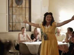 A peça cult ‘5 Lesbians Eating a Quiche’ se torna uma experiência imersiva e desequilibrada em Los Angeles A peça cult '5 Lesbians Eating a Quiche' se torna uma experiência imersiva e desequilibrada em Los Angeles