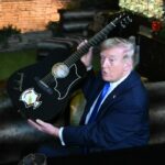 A pergunta de Trump sobre lutar contra Elvis em Graceland gera piadas online