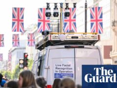 A polícia de Essex interrompe o uso da câmera de reconhecimento facial depois que estudo revela preconceito racial A polícia de Essex interrompe o uso da câmera de reconhecimento facial depois que estudo revela preconceito racial