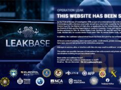 A polícia dos EUA e da UE fechou o LeakBase, um site acusado de compartilhar senhas roubadas e ferramentas de hacking uma foto de um policial europeu examinando um computador na casa de um membro do fórum.