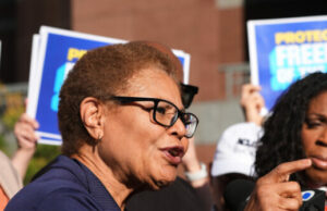 A prefeita de Los Angeles, Karen Bass, lidera a reeleição com mais de 50% de desaprovação A prefeita de Los Angeles, Karen Bass, lidera a reeleição com mais de 50% de desaprovação