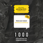 A pressão aumenta à medida que a Austrália atrasa a reforma do jogo em meio a preocupações crescentes com os danos aos jovens. Gráfico da campanha de reforma dos jogos de azar na Austrália mostrando 1.000 dias de atraso e apelo à ação #1000Reasons1000Days contra publicidade de jogos de azar direcionada a jovens