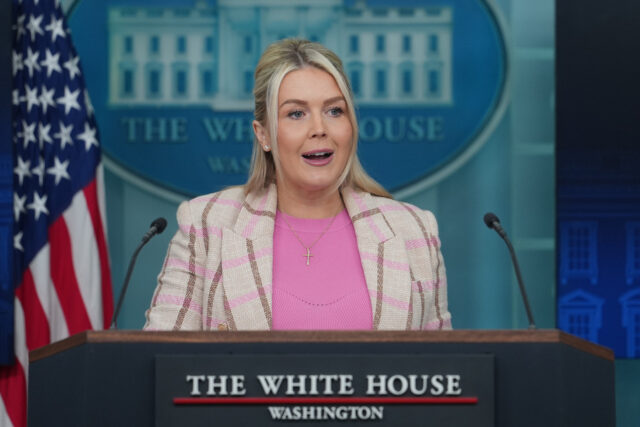 A princesa da propaganda de Trump está ocupada girando a guerra no Irã
