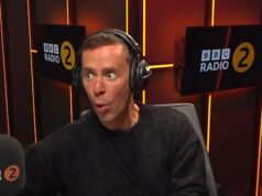 A própria equipe de produção de Scott Mills não foi avisada sobre sua dramática demissão pela BBC A própria equipe de produção de Scott Mills não foi avisada sobre sua dramática demissão pela BBC. A estrela da Radio 2 foi dramaticamente demitida ontem por causa de supostas acusações sobre sua conduta pessoal