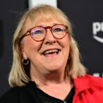 A reforma da casa de Donna Kelce se torna viral e o filho Jason não consegue evitar a intervenção