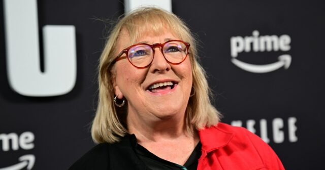 A reforma da casa de Donna Kelce se torna viral e o filho Jason não consegue evitar a intervenção
