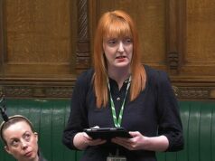 A reforma da ‘justiça branda’ de David Lammy nos julgamentos com júri é apoiada pelos parlamentares no primeiro obstáculo do Commons depois que o parlamentar trabalhista condenou restrições ao discurso emocionado sobre ser estuprado A deputada trabalhista Charlotte Nichols falou sobre sua experiência durante um debate sobre a legislação sobre julgamentos com júri na Câmara dos Comuns