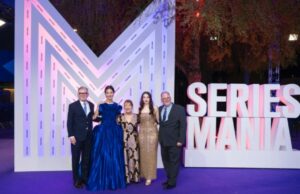 A sequência de ‘The Handmaid’s Tale’ aborda as mulheres privilegiadas de Gilead, afirma a equipe de ‘The Testaments’ na Series Mania: ‘É um novo mundo’ A sequência de 'The Handmaid's Tale' aborda as mulheres privilegiadas de Gilead, afirma a equipe de 'The Testaments' na Series Mania: 'É um novo mundo'