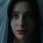 A série de terror sobre casamento da Netflix 'Algo muito ruim vai acontecer' tem um grande gancho, mas demora muito para chegar lá: crítica de TV