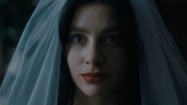 A série de terror sobre casamento da Netflix 'Algo muito ruim vai acontecer' tem um grande gancho, mas demora muito para chegar lá: crítica de TV
