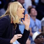 A técnica do Maryland, Brenda Frese, foi vista gritando na cara de um de seus craques