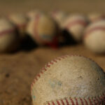 ASSISTIR: Oficial de recursos escolares bate na cabeça de jogador de beisebol adolescente com Taser