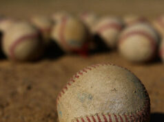 ASSISTIR: Oficial de recursos escolares bate na cabeça de jogador de beisebol adolescente com Taser ASSISTIR: Oficial de recursos escolares bate na cabeça de jogador de beisebol adolescente com Taser