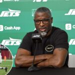 O quarterback do Seattle Seahawks, Geno Smith (7), cumprimenta os fãs após o jogo no MetLife Stadium.