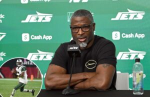 Aaron Glenn dá apoio total a Geno Smith: ‘Ele é o nosso cara’ O quarterback do Seattle Seahawks, Geno Smith (7), cumprimenta os fãs após o jogo no MetLife Stadium.