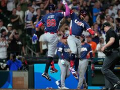 Aaron Judge homers na primeira rebatida WBC no momento elétrico da equipe dos EUA Aaron Judge corre pelas bases depois de fazer um home run de duas corridas.