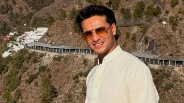 Abhishek Sharma visita o templo Vaishno Devi após o triunfo histórico do T20 WC 2026
