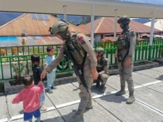 Abordagem humanista torna-se a “arma” da polícia para construir a confiança pública e manter a estabilidade da segurança no interior da Papua Abordagem humanista torna-se a “arma” da polícia para construir a confiança pública e manter a estabilidade da segurança no interior da Papua