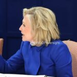 'Acabei com isso', gritou Hillary depois que seu advogado informou ao Comitê de Supervisão da Câmara que uma foto estava circulando online. A legisladora republicana Lauren Boebert admitiu que tirou uma foto antes do início da audiência e prometeu a Hillary: 'Vou retirar isso'. 'Não importa, todos nós obedecemos às mesmas regras', gritou Hillary para Boebert, batendo o punho na mesa e apontando para o republicano