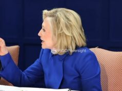 ‘Acabei com isso!’ Momento chocante: Hillary Clinton sai furiosa do depoimento de Epstein 'Acabei com isso', gritou Hillary depois que seu advogado informou ao Comitê de Supervisão da Câmara que uma foto estava circulando online. A legisladora republicana Lauren Boebert admitiu que tirou uma foto antes do início da audiência e prometeu a Hillary: 'Vou retirar isso'. 'Não importa, todos nós obedecemos às mesmas regras', gritou Hillary para Boebert, batendo o punho na mesa e apontando para o republicano