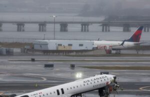Acidente da Air Canada no aeroporto LaGuardia: o que aconteceu, quem foram as vítimas? Um caminhão de bombeiros danificado no local depois que um jato da Air Canada Express colidiu com um veículo terrestre no Aeroporto LaGuardia, em Nova York, no Queens