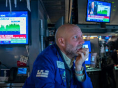 Ações reduzem perdas após alta no preço do petróleo Ações reduzem perdas após alta no preço do petróleo