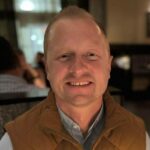 Hughes morreu após ser atropelado por uma caminhonete do lado de fora de sua casa em Gainesville durante uma pegadinha na temporada de baile