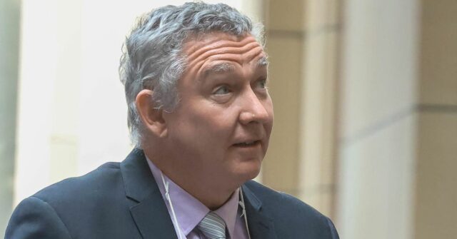 Greg Lynn deixando o Supremo Tribunal (tribunal de apelações) após solicitar fiança. 26 de fevereiro de 2026, The Age news Foto de JOE ARMAO