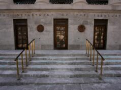 Administração Trump transferindo gestão federal de empréstimos estudantis para o Departamento do Tesouro Yahoo news home